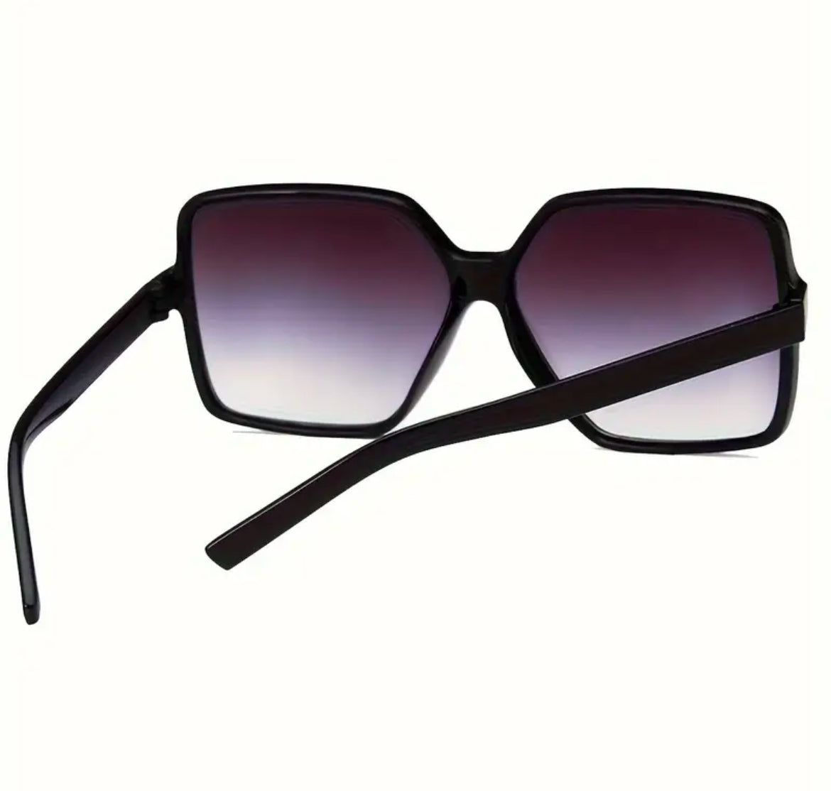 Chantelle’s A Pair of Women'S Black Oversized PC Frame Glasses, Perfect for a Y2K Fashion Vibe, Suitable for Everyday Use, Music Festivals, And Punk Style.